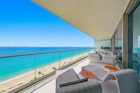 Copropriété à vendre à Bal Harbour, Floride: 2 chambres, 243.87 m2 № 2247514 - photo 4