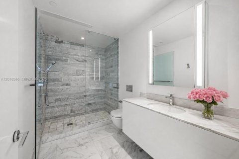 Copropriété à vendre à Bal Harbour, Floride: 2 chambres, 243.87 m2 № 2247514 - photo 21