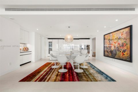 Copropriété à vendre à Bal Harbour, Floride: 2 chambres, 243.87 m2 № 2247514 - photo 8