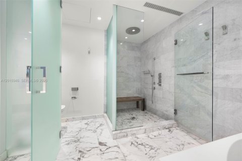 Copropriété à vendre à Bal Harbour, Floride: 2 chambres, 243.87 m2 № 2247514 - photo 16