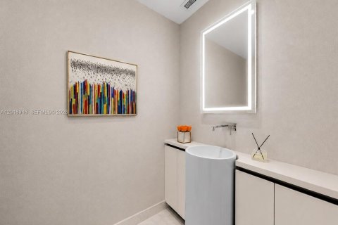 Copropriété à vendre à Bal Harbour, Floride: 2 chambres, 243.87 m2 № 2247514 - photo 24
