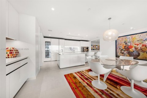Copropriété à vendre à Bal Harbour, Floride: 2 chambres, 243.87 m2 № 2247514 - photo 9