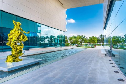 Copropriété à vendre à Bal Harbour, Floride: 2 chambres, 243.87 m2 № 2247514 - photo 30