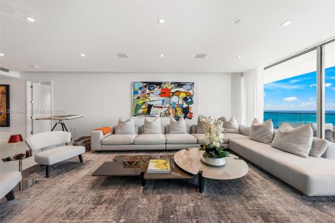 Copropriété à vendre à Bal Harbour, Floride: 2 chambres, 243.87 m2 № 2247514 - photo 18
