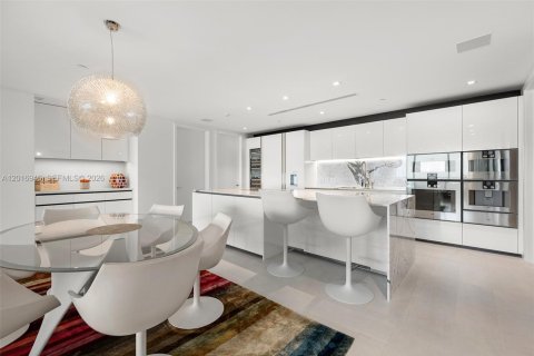 Copropriété à vendre à Bal Harbour, Floride: 2 chambres, 243.87 m2 № 2247514 - photo 10
