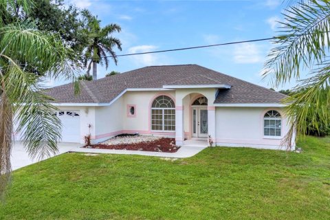House in Port Charlotte, Florida 3 bedrooms, 182.18 sq.m. № 1852796 - photo 3