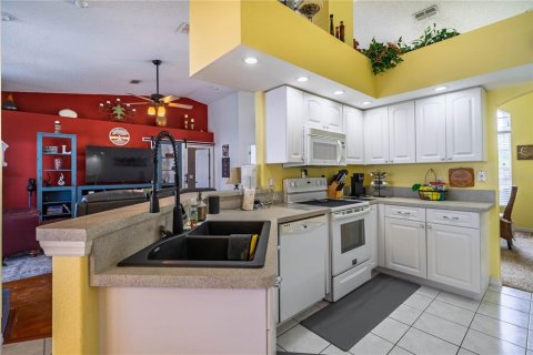 House in Hudson, Florida 3 bedrooms, 163.23 sq.m. № 1912649 - photo 7