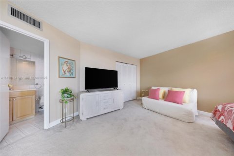 Купить кондоминиум в Санни-Айлс-Бич, Флорида 2 спальни, 126.07м2, № 1934012 - фото 23