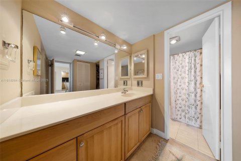 Купить кондоминиум в Санни-Айлс-Бич, Флорида 2 спальни, 126.07м2, № 1934012 - фото 21