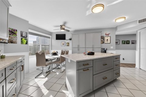 Condo in Daytona Beach, Florida, 3 bedrooms № 2196795 - photo 13