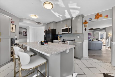 Condo in Daytona Beach, Florida, 3 bedrooms № 2196795 - photo 15