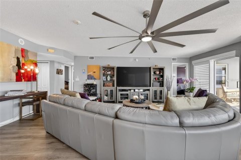 Condo in Daytona Beach, Florida, 3 bedrooms № 2196795 - photo 11