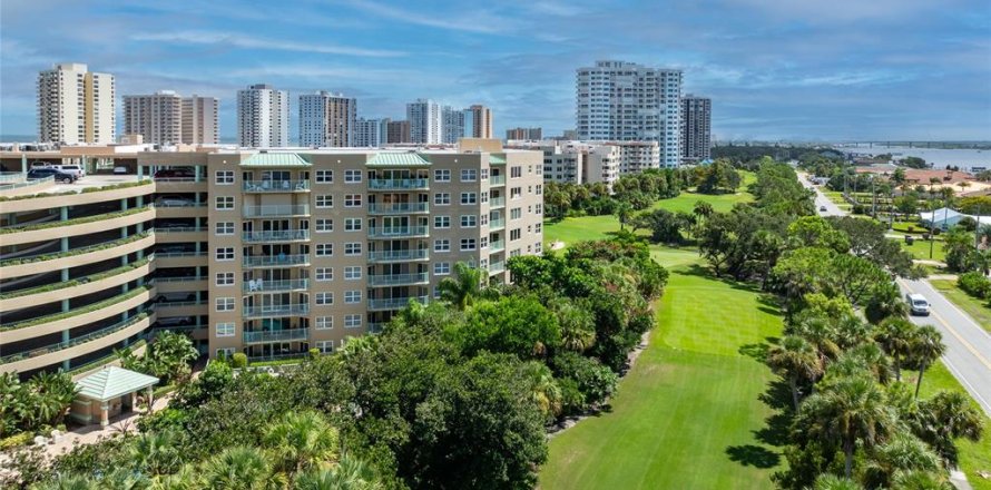Condo in Daytona Beach, Florida, 3 bedrooms № 2196795
