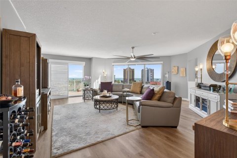 Condo in Daytona Beach, Florida, 3 bedrooms № 2196795 - photo 6