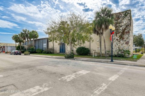 Propiedad comercial en venta en Palatka, Florida, 1608.42 m2 № 765986 - foto 1