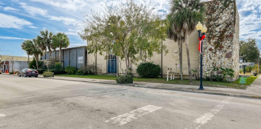 Propiedad comercial en Palatka, Florida 1608.42 m2 № 765986