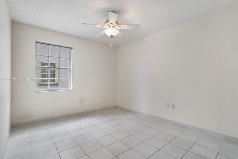 Condo in Coral Gables, Florida, 2 bedrooms  № 1828235 - photo 10
