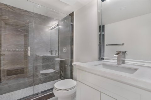 Condo in Coral Gables, Florida, 2 bedrooms  № 1828235 - photo 11