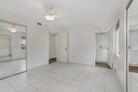 Condo in Coral Gables, Florida, 2 bedrooms  № 1828235 - photo 8