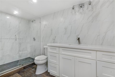 Condo in Coral Gables, Florida, 2 bedrooms  № 1828235 - photo 9