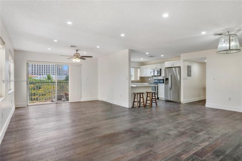 Condo in Coral Gables, Florida, 2 bedrooms  № 1828235 - photo 2