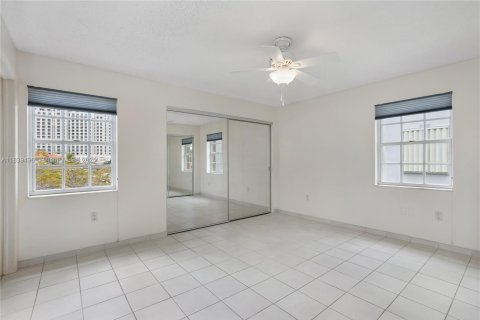 Condo in Coral Gables, Florida, 2 bedrooms  № 1828235 - photo 7