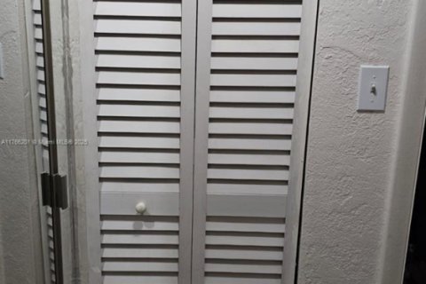 Copropriété à vendre à Miami, Floride: 2 chambres, 93.18 m2 № 1693529 - photo 30