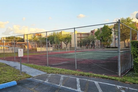 Copropriété à vendre à Miami, Floride: 2 chambres, 93.18 m2 № 1693529 - photo 11
