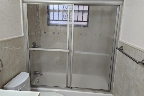 Copropriété à vendre à Miami, Floride: 2 chambres, 93.18 m2 № 1693529 - photo 23