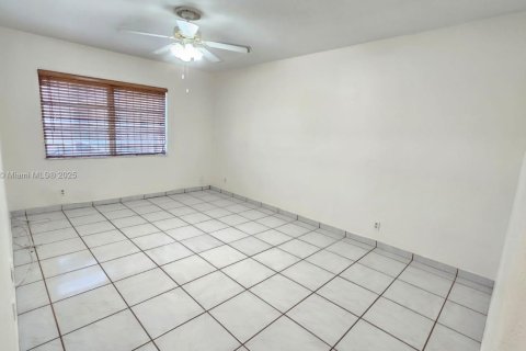 Copropriété à vendre à Miami, Floride: 2 chambres, 93.18 m2 № 1693529 - photo 5