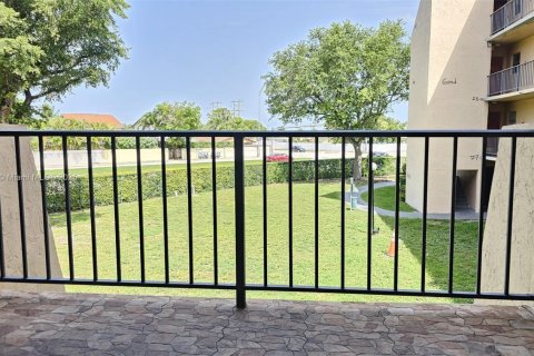 Copropriété à vendre à Miami, Floride: 2 chambres, 93.18 m2 № 1693529 - photo 13