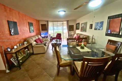 Condo in Aventura, Florida, 2 bedrooms № 1941365 - photo 16