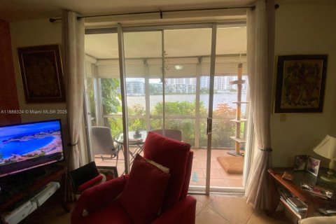 Condo in Aventura, Florida, 2 bedrooms № 1941365 - photo 24