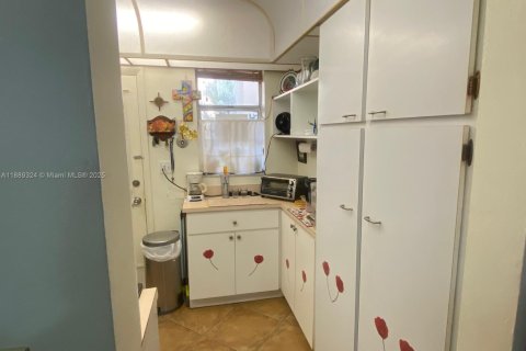 Condo in Aventura, Florida, 2 bedrooms № 1941365 - photo 8