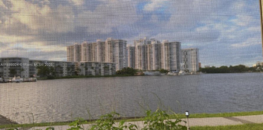 Condo in Aventura, Florida, 2 bedrooms № 1941365