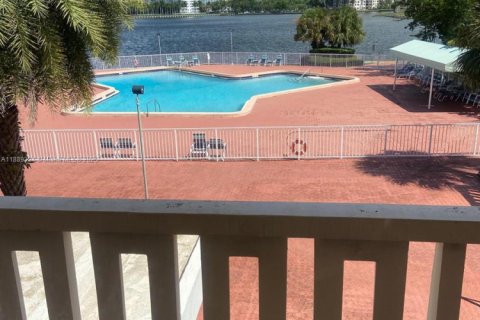 Condo in Aventura, Florida, 2 bedrooms № 1941365 - photo 13