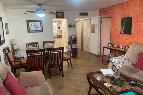 Condo in Aventura, Florida, 2 bedrooms № 1941365 - photo 25