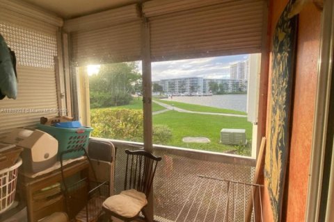 Condo in Aventura, Florida, 2 bedrooms № 1941365 - photo 20