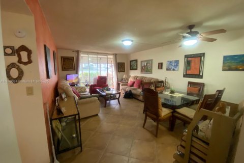 Condo in Aventura, Florida, 2 bedrooms № 1941365 - photo 5