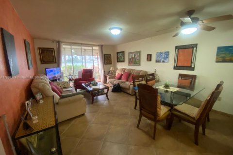 Condo in Aventura, Florida, 2 bedrooms № 1941365 - photo 17