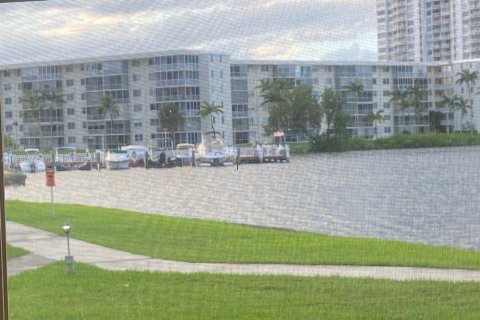 Condo in Aventura, Florida, 2 bedrooms № 1941365 - photo 3