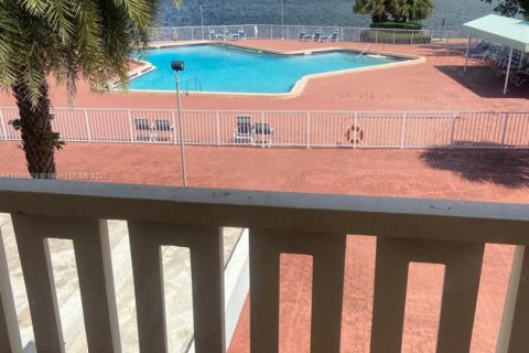 Condo in Aventura, Florida, 2 bedrooms № 1941365 - photo 4