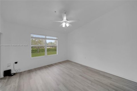 Condo in Naples, Florida, 3 bedrooms № 1958145 - photo 2