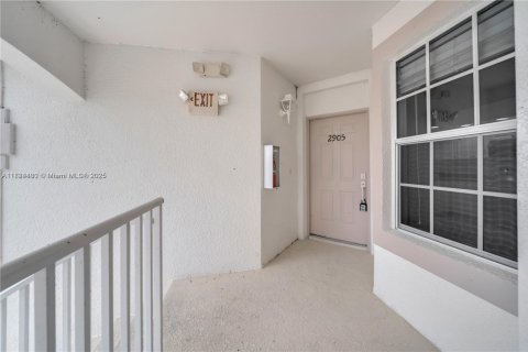 Condo in Naples, Florida, 3 bedrooms № 1958145 - photo 1
