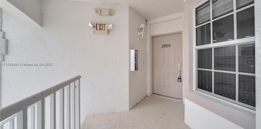 Condo in Naples, Florida, 3 bedrooms № 1958145