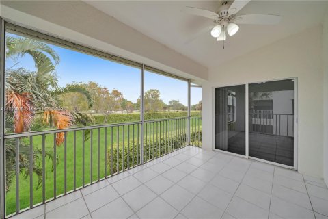 Condo in Naples, Florida, 3 bedrooms № 1958145 - photo 25