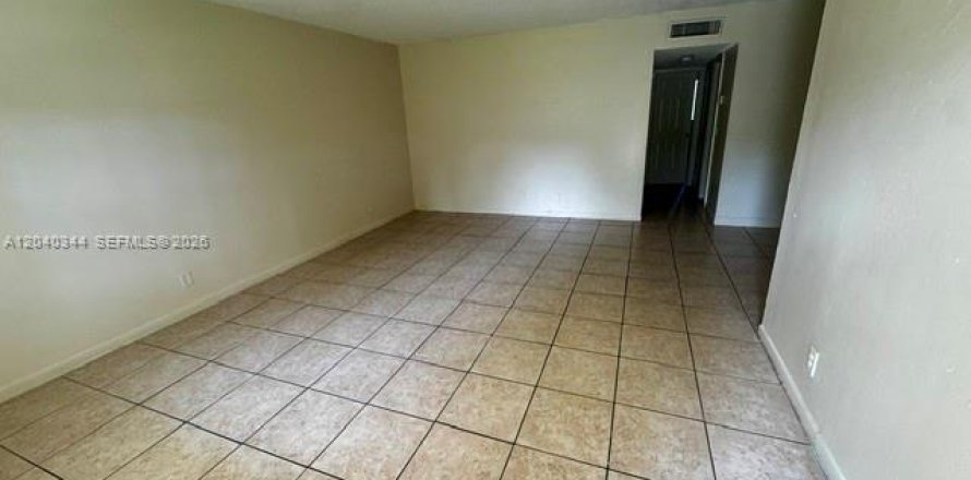 Condo in Lauderhill, Florida, 2 bedrooms  № 2086612