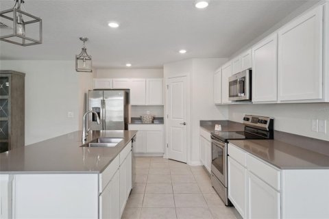 House in Kissimmee, Florida 4 bedrooms, 218.97 sq.m. № 2219848 - photo 13