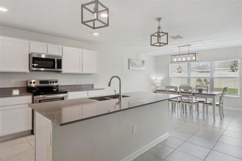 House in Kissimmee, Florida 4 bedrooms, 218.97 sq.m. № 2219848 - photo 12