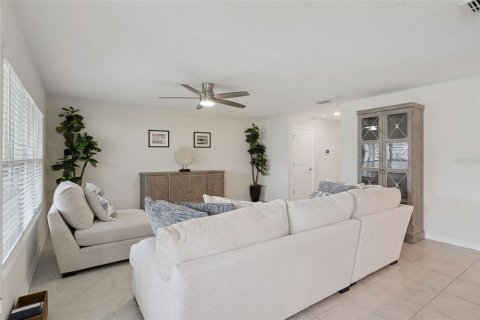 House in Kissimmee, Florida 4 bedrooms, 218.97 sq.m. № 2219848 - photo 6
